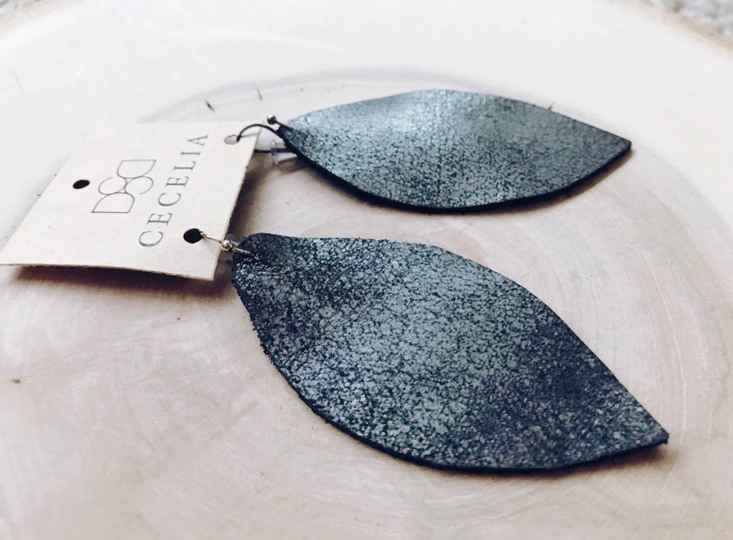 Feather Leather Earring - Black Sugar