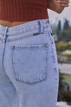 Load image into Gallery viewer, Rachel 90&#39;s Straight Leg Jeans